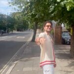 Manuel Carrasco Instagram - Hello, hi, my friend! Aprende inglés conmigo y encuentra las 7 diferencias en la tercera foto 🤘🏼😂🕺🏼 Londres