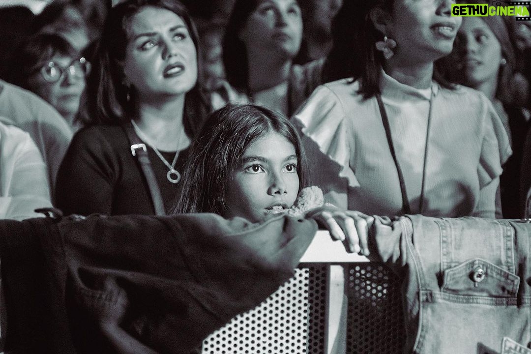 Manuel Carrasco Instagram - El chupinazo en forma de flecha encendió la fiesta!🧨🔥 Pamplona siempre deja huella! Gracias también a @finetwork por acercarme a vosotros de la mejor manera en cada concierto! ❤️🏹 Pamplona, Spain