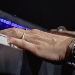 Manuel Carrasco Instagram – Las entrañas del camerino. 

Donde empiezo a escucharos…❤️🏹 Córdoba