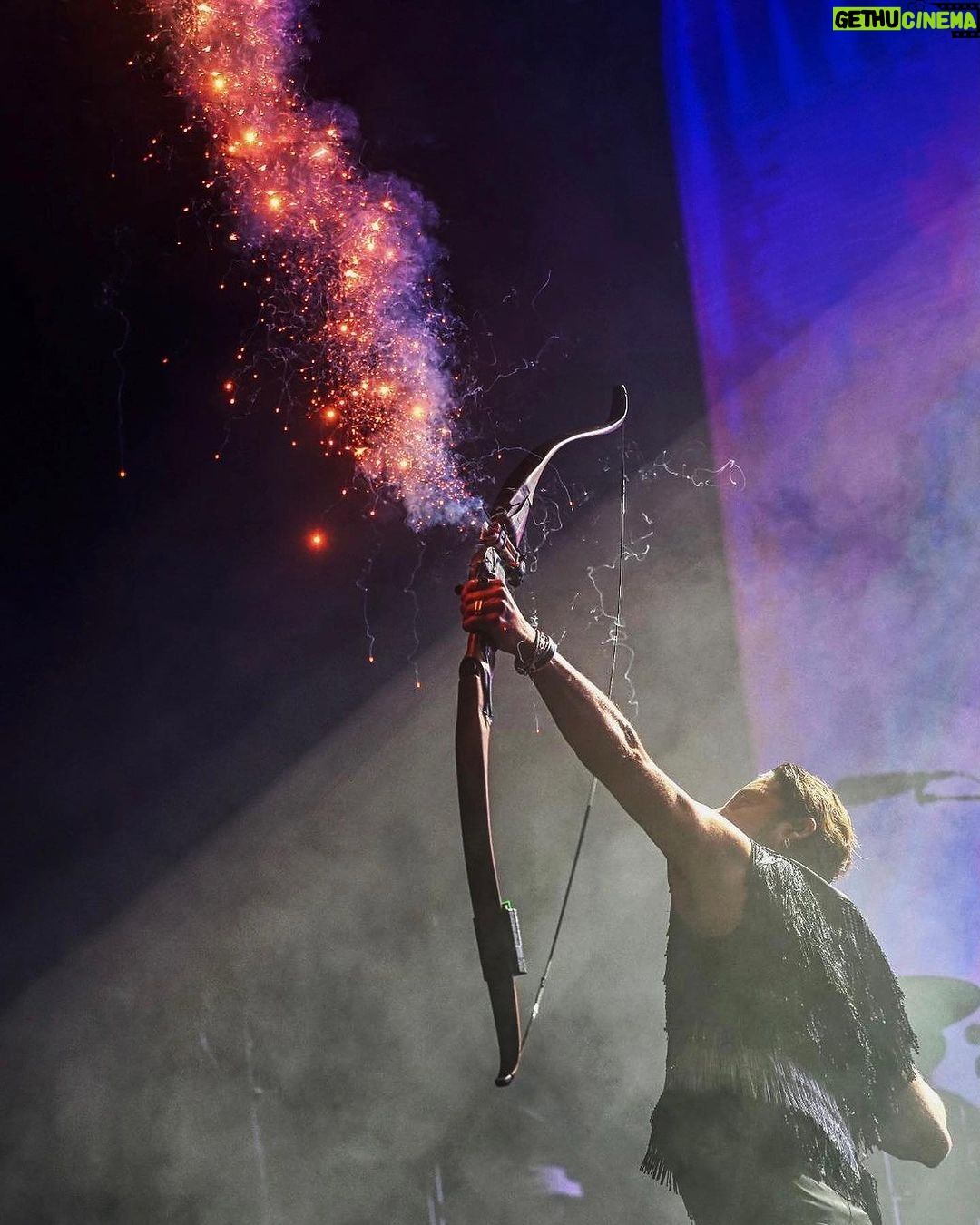 Manuel Carrasco Instagram - Cerquita, sudando canciones, me hubiera quedado toda la noche! ❤️🏹 Cap Roig Festival
