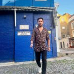 Manuel Carrasco Instagram - Hello, hi, my friend! Aprende inglés conmigo y encuentra las 7 diferencias en la tercera foto 🤘🏼😂🕺🏼 Londres