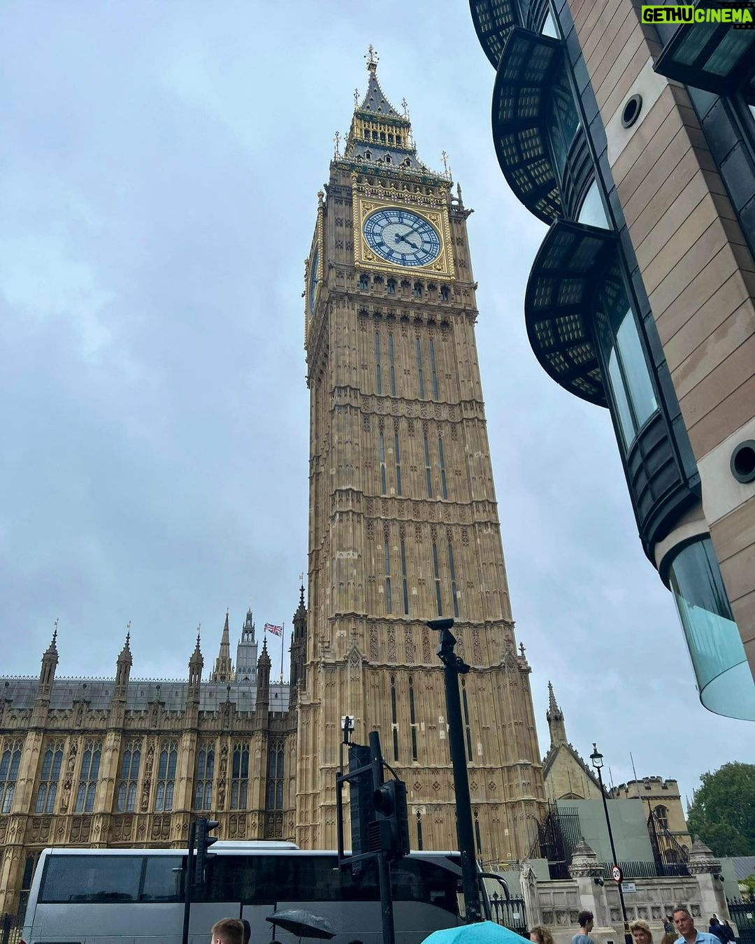 Manuel Carrasco Instagram - Aquí, al solito de Londres 🔥🤣