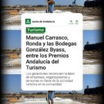 Manuel Carrasco Instagram - Nunca creí que la pasión por mi tierra tuviese una denominación. No pensé que mi 'punto cardinal', ese que está clavado en el sur, fuese merecedor de nada. Creo que los andaluces desde siempre hemos sido embajadores de nuestra tierra y lo hemos sido con generosidad, humildad y verdad, la que tiene Andalucía, desde la cercanía y la distancia. Todos los galardones siempre merecen mi agradecimiento, este además merece toda mi implicación. Gracias, Andalucía... mi acento ahora y siempre es mi ADN.🤍💚