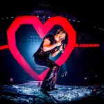 Manuel Carrasco Instagram - Dos noches que no se me van de la cabeza, y que quedan en mi para siempre. Ni el sudor evitaba que se me pusieran los pelos de punta. ♥️🏹Gracias mi Madrid. 📸: @javierrosalivephoto