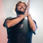 Manuel Carrasco Instagram - Todavía estoy dándole vueltas a la cabeza! Madre mía que locura Barcelona 🙌🏻🔥 Gracias por llenar de una energía tan bonita el Sant Jordi! Me lo llevo pá siempre ❤️🏹 Barcelona, Spain