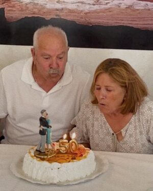 Manuel Carrasco Instagram - “Y soy las manos en la frente de mi mare al despertar, la que a los años no se cansa de luchar”

Hoy es el cumple de ella. Felicidades Amá ❤️

Este año además mis padres cumplieron sus bodas de oro, 50 años de casados. Que orgullosos estamos de vosotros. 

Os queremos 😘😍