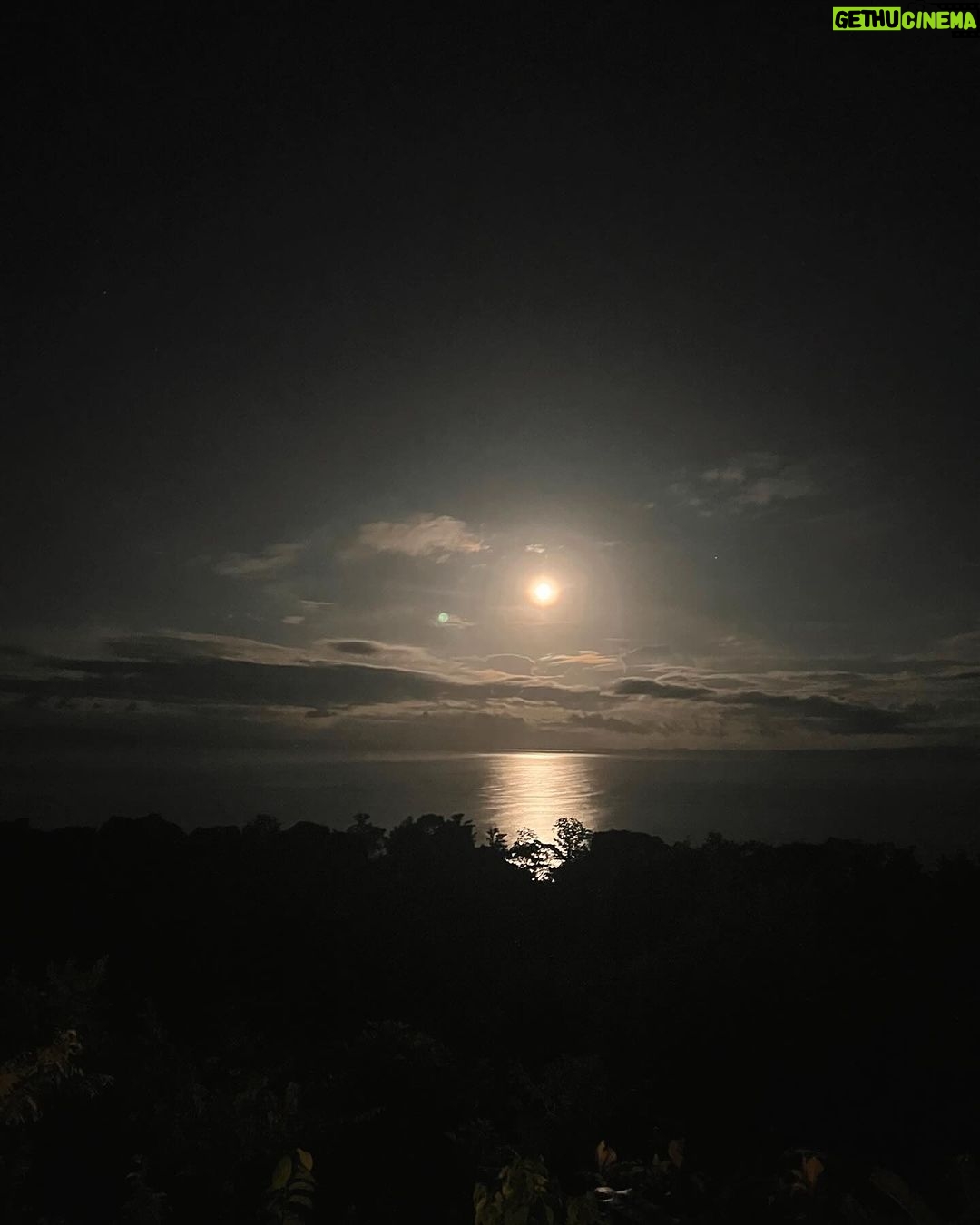Manuel Carrasco Instagram - 🇨🇷🏝️🌙🌊🍻❤️ Costa Rica