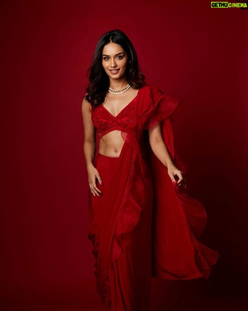 Manushi Chhillar Instagram - For love of red and sarees ❤️❤️