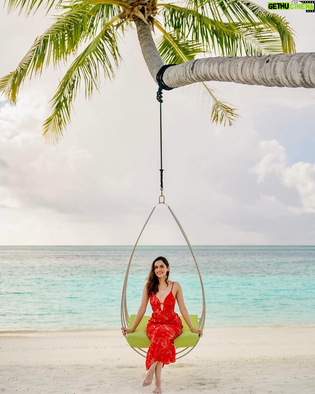 Manushi Chhillar - 257.4K Likes - The sea inspired mumma’s inner photographer ❤️❤️
.
#JumeirahMaldives
#MakePlansHolidays