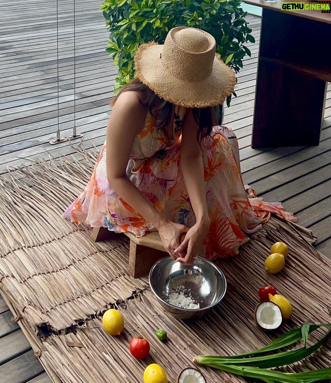 Manushi Chhillar Instagram - Cooking classes and gossip with some serious contemplation 🧡🧡 . #JumeirahMaldives #makeplanholidays Jumeirah Maldives