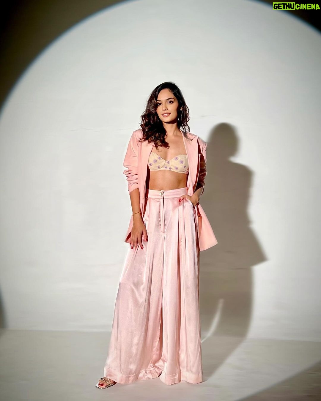 Manushi Chhillar Instagram - โOn Wednesdays we wear pinkโ ๐ฉท๐๐ธ๐ฆฉ๐