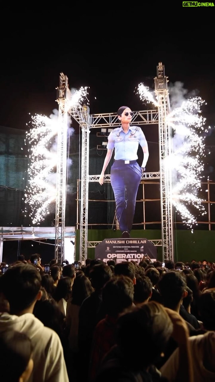 Manushi Chhillar Instagram - Firsts are always special and here’s debuting the Telugu way ❤️❤️ Unveiling the biggest ‘Manushi Chhillar’ poster at Mithibai College. ✨🔥 #OperationValentine In Cinemas from 16th February in Telugu & Hindi 🔥 @varunkonidela7 @shaktipshada @ruhanisharma94 @shatafclicks @pareshpahuja @sidmudda @nandkumarabbineni @sonypicsfilmsin @renaissancepicturez @harikvedantam_dop @kollaavinash @sonypicturesin @wacky_godbless