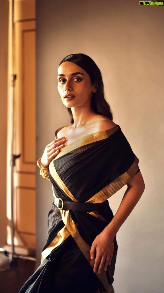 Manushi Chhillar Instagram - True fashion goes way beyond trends, believes Manushi Chhillar (@manushi_chhillar). “It’s a compelling medium to celebrate what you believe in. It’s not just about owning a trend but it’s about making it more you,” says this stunner who turns heads at her public appearance with her unpredictable fashion choices and imaginative styling. In a shoot with HT City Showstoppers, the actor and Miss World 2017 shows how you can rock a precious handloom weave in a chic and contemporary avatar. Manushi is wearing a black Chanderi silk saree with all-over stripes and zari border from designer and handloom revivalist Vidhi Singhania (@vidhi_singhania). A simple black belt to cinch the waist and stacked gold bangles by @themineofdesignjewellery spice up the look. Kinchang Thui (@kin_vanity) kept Manushi's look natural and understated: glass skin, smudged kohl on the eyes, nude lips and side-parted, neatly combed sleek hair Credits Concept and creative direction: Shara Ashraf Prayag (@sharaashraf) Production: Soumya Vajpayee (@soumyavajpayee16), Kavita Awaasthi (@kavita600) & Zahera Kayanat (@kayanaaaaat) Story: Navya Kharbanda (@nayy_kayy_) Video Editing: Vimal Raj (@_thestillframe_) Styling: Sheefa J Gilani (@sheefajgilani) Makeup: Kinchang Thui (@kin_vanity) Video: Tanya Agarwal (@tanya.agarwall_) Draping: Priya Rajge (@priya_rajge_makeup._hair_) Location: Satya Studios, Andheri, Mumbai (@satyastudiosandheri) #manushichhillar #manushichillar #manushi #saree #sareelove #sareelover #sareelovers #sareefashion #chanderisilk #chanderisarees #chanderi #sareeindia #fashion #fashionista #fashioninsta #fashiongram #fashionstyle #fashionnova #styleinspo #styleblogger #stylefashion #htcityshowstoppers