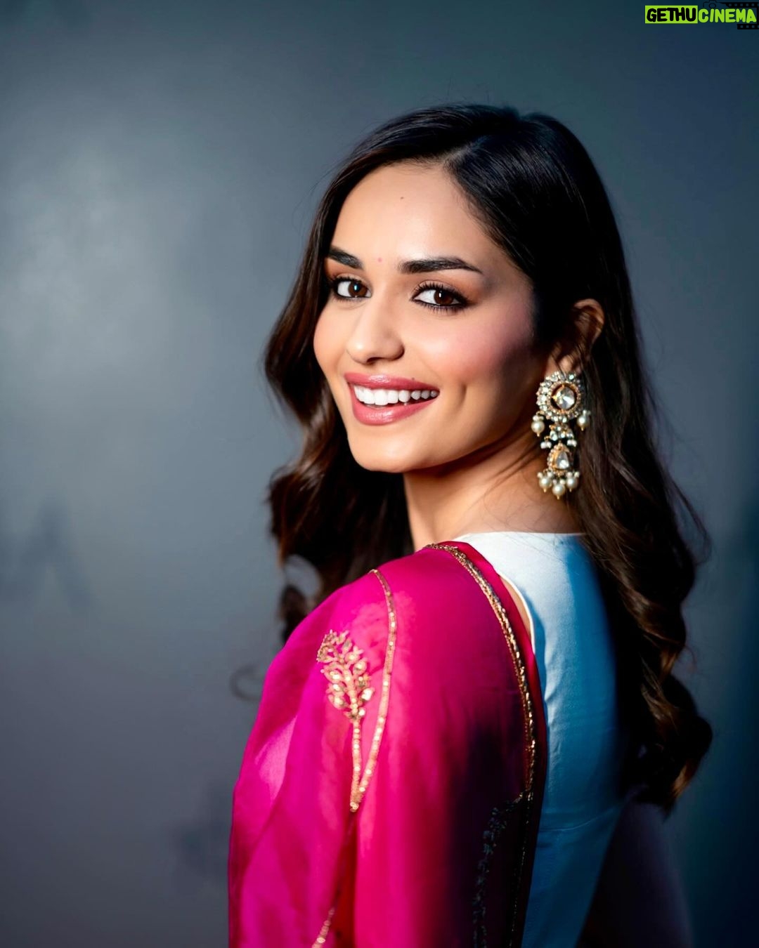 Manushi Chhillar Instagram - Excited and grateful 🩷🩷 #OperationValentine in theatres on 1st March ✈️✈️ Hyderabad