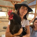 María Gabriela de Faría Instagram – ¡Es media noche en España y hay fiesta en todo el planeta!

Mi hermana cumple años.
Ella existe.
La amo y me ama.
Y mi vida, y la de tantísimos, es infinitamente más rica y más divertida porque ella existe.

Tuve que haber hecho algo muy bueno para que Dios nos regalara la dicha de enamorarnos en esa fiesta salvaje donde le sangraban los pies de tanto bailar.
Porque ella es así.
Candela.
Le gusta caminar por el medio como se goza extremos.
¡Y es que ella lo lleva todo tan bien!

Eloísa Susana, mi deseo para ti ya lo vives.
¿Y lo que viene? No hace falta deseartelo porque te lo estás currando y lo estás logrando. 

Te amo como Buzz Lightyear. 
Feliz vida, hermana mía.