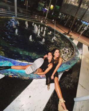 María Gabriela de Faría Instagram - A continuación las mejores fotos de la existencia así todos en ellas digan lo contrario. 

1. @mariacasemprun y yo nos vestimos iguales porque grandes mentes piensan igual.
2. @jeanmary_ cae seducida ante mis fotos candidas.
3. El cumpleaños de @elalexgoncalves y la felicidad que nos explota en el corazón.
4. La segunda vez en la semana que @cmcgaffney le confiesa su crush a una amiga mía, esta vez @nelagonzalez . No nos canceles Nela.
5 y 6. El amor entre @vicentepena1 y @jeanmary_ desde los años 1600.
7. El amor entre @elalexgoncalves y @cmcgaffney (y Vicente)
8. @jeanmary_ 🥹❤️
9. @luiscarloshueck muy confundido con la situación pero abierto y supportive.
10. Mariaca va a bloquearme en cualquier momento.