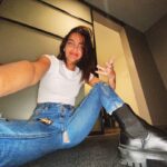 María Gabriela de Faría Instagram - Hi, I just left a meeting and I’m realizing my favorite pants had a huge hole right at the crotch. I did not know this and proceeded to enjoy my meeting with both my legs wide open. This is my public apology. • • Hola, acabo de salir de una reunión y me doy cuenta de que mis pantalones favoritos tienen un hueco enorme donde no debería tener huecos. No sabía esto y pasé toda la reunión con ambas piernas bien abiertotas. Estas son mis disculpas públicas. Los Angeles, California