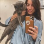 María Gabriela de Faría Instagram - Buenos días from my partner in crime ❤️🐱🐀 #EleanorRigby Miami, Florida