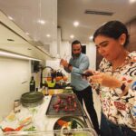 María Gabriela de Faría Instagram - Cuando tus amigos son chefs, tienen la casa más linda, y son los hosts más generosos del mundo. Recuerdos de una cena muy feliz porque #MiamiMeLoConfirmó Los queremos mucho, amigos. @food_gazmz @mtovargu ❤️ #TBT de hace dos semanas. Miami, Florida
