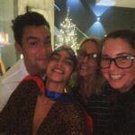 María Gabriela de Faría Instagram - Soy la favorita de Dios. Cuando tenia 15 años protagonicé la primera serie original de Nickelodeon Latin America. Detalles sobran pero basta decir que fue candela. En pleno crecimiento. Perdida como buena adolescente. Mucha fama. Aún más responsabilidad. Estoy convencida de que esos años turbulentos salieron bien porque contaba con tres compañeros de trabajo mayores que yo, mis co-protagonistas, que se encargaron de protegerme por años, de guiarme sin descanso incluso cuando no quería escucharlos. 15 años después seguimos amándonos. 15 años después me organizan una despedida de la ciudad de Miami con temática de súper héroe porque ellos están más emocionados que yo. 15 años después puedo afirmar que estoy aquí gracias a ellos. Importa muy poquito que pase afuera. Mi mayor éxito son mis afectos. Mi mayor tesoro es mi familia escogida. Willy, Mica, Mile, Luis, Jean, Tati, Catha… TKM ❤️ para toda la vida. Miami, Florida