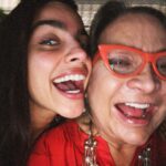 María Gabriela de Faría Instagram - Las mujeres de Juan. Que manera de conseguir a las actrices perfectas para esta obra. Elba te hace flotar cada vez que aparece sobre el escenario. Es perfecta. Mariaca te revuelca como un huracán apenas la ves. Es perfecta. Elysia es un rayo de luz tan poderoso que ciega. Es perfecta. Verlas. Inspirarme. Reír con ustedes. Llorar con ustedes. Maravillarme. Admirarlas eternamente. Repetir. Que fortuna verlas regalarnos su don todas las semanas. Las veo y ustedes son todo lo que aspiro ser como profesional y como mujer. Me voy inspirada y agradecida por el privilegio que ha sido verlas hacer lo que mejor saben hacer. Gracias, mujeres. Gracias, amigas. Son enormes. Miami, Florida