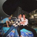 María Gabriela de Faría Instagram - A continuación las mejores fotos de la existencia así todos en ellas digan lo contrario. 1. @mariacasemprun y yo nos vestimos iguales porque grandes mentes piensan igual. 2. @jeanmary_ cae seducida ante mis fotos candidas. 3. El cumpleaños de @elalexgoncalves y la felicidad que nos explota en el corazón. 4. La segunda vez en la semana que @cmcgaffney le confiesa su crush a una amiga mía, esta vez @nelagonzalez . No nos canceles Nela. 5 y 6. El amor entre @vicentepena1 y @jeanmary_ desde los años 1600. 7. El amor entre @elalexgoncalves y @cmcgaffney (y Vicente) 8. @jeanmary_ 🥹❤️ 9. @luiscarloshueck muy confundido con la situación pero abierto y supportive. 10. Mariaca va a bloquearme en cualquier momento. Miami, Florida