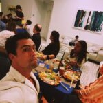 María Gabriela de Faría Instagram - •Esta cena. •La familia de @mariacasemprun . •Miami que nos abraza. •Juan, Simón, The Duel, Superman y todos nuestros hijos artísticos que florecen, finalmente. •El año mas difícil que no ha dado los frutos más jugosos. •Ver a mi esposo en el escenario. •Mi red de apoyo, mis amigos. •Mi relación con Dios. •Mi familia sana. •Mis gatos. •McGaffney, siempre. Gracias, gracias, gracias. 🍁❤️ Miami, Florida