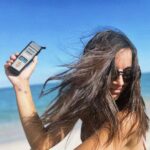María Gabriela de Faría Instagram - New toy. Beach essential. The Venti from @storz.bickel that’s ready to go in 20 seconds. 💨🌱☀️🌴🌊👙 #Ad Miami, Florida
