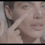 María Gabriela de Faría Instagram - #TBT de la campaña de lanzamiento para mi marca de skincare @tierrapormaria 💚 •Tierra es 100% natural •Libre de ingredientes tóxicos que se acumulan en el cuerpo y nos j0d€n a largo plazo. •Perfecto para pieles extra sensibles (como la mia 😉) •Ingredientes orgánicos y extraídos de manera amable con nuestra Tierra. Tierra es mi dicha y orgullo. Vayan a echarle un ojo a la página web en mi bio porque hacemos envíos a casi todo el planeta 🌎 🎥 @armandonori • • • #TBT to our launch campaign for my skincare brand @tierrabymaria 💚 • Tierra is 100% natural. • Free of BS toxic ingredients that accumulate in the body and cause all kinds of health issues. • Made for extra sensitive skin (like mine 😉) • Organic and sustainably sourced ingredients. Tierra is my pride and joy and you can check us out at the link in my bio because we ship almost everywhere 🌎