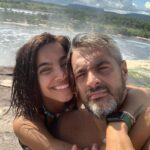 María Gabriela de Faría Instagram – Mi persona favorita cumple 50 años.

Gracias por el sentido del humor.
Por la ética de trabajo.
Por el amor al karaoke.
Por narrar las películas mientras las vemos.
Por la obsesión con la playa.
Por la búsqueda de la aventura.
Por la responsabilidad con la familia.
Por los genes guapísimos 🤣
Y un montón de cosas que heredé por la suerte de ser tu hija. 

Trata de no morirte, ¿si?, que nos vemos súper tiernos.
Ok, love u, happy birthday, bye. 
@thefariatony