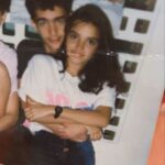 María Gabriela de Faría Instagram - ¡Hoy es día de celebración! @pikasrestaurant , nuestro negocio familiar, cumple 13 años. Pika’s nació de la necesidad. De un momento muy difícil familiar donde no sabíamos dónde íbamos a parar. Nació de un momento de oscuridad donde te ves forzado a buscar y a encontrar la luz para sobrevivir. Mis papás se arriesgaron a construir este sueño sin garantías y con todas las de perder. Pero confiaron en ellos mismos a través de los años donde el cuerpo no les daba más y la cuenta bancaria menos. Y fueron tejiendo en sus sueños, los sueños de todos los demás que formamos parte de Pika’s de una manera u otra. Sin saberlo. Sin poder planearlo. Porque la realidad es que no podemos iluminar a nadie, tenemos que iluminarnos nosotros para demostrarle a los demás que esa luz existe y que es nuestra responsabilidad encenderla. Estos 13 años me han demostrado que tengo una reserva inagotable de luz, incluso cuando no consigo el interruptor. Que soy capaz. Que somos capaces. Y que la vida es de los que se atreven. Gracias @pikasrestaurant . Gracias papás @thefariatony y @gabyfit Gracias Maria Gabriela de 17 años por no dudar en lanzarte por ese tobogán que te proponían tus papás por el bienestar de la familia. Gracias a todos los que forman parte de esta familia. Si están en Caracas hoy, vayan a celebrar a Pika’s y abracen a mi familia por mi ❤️ Caracas, Venezuela