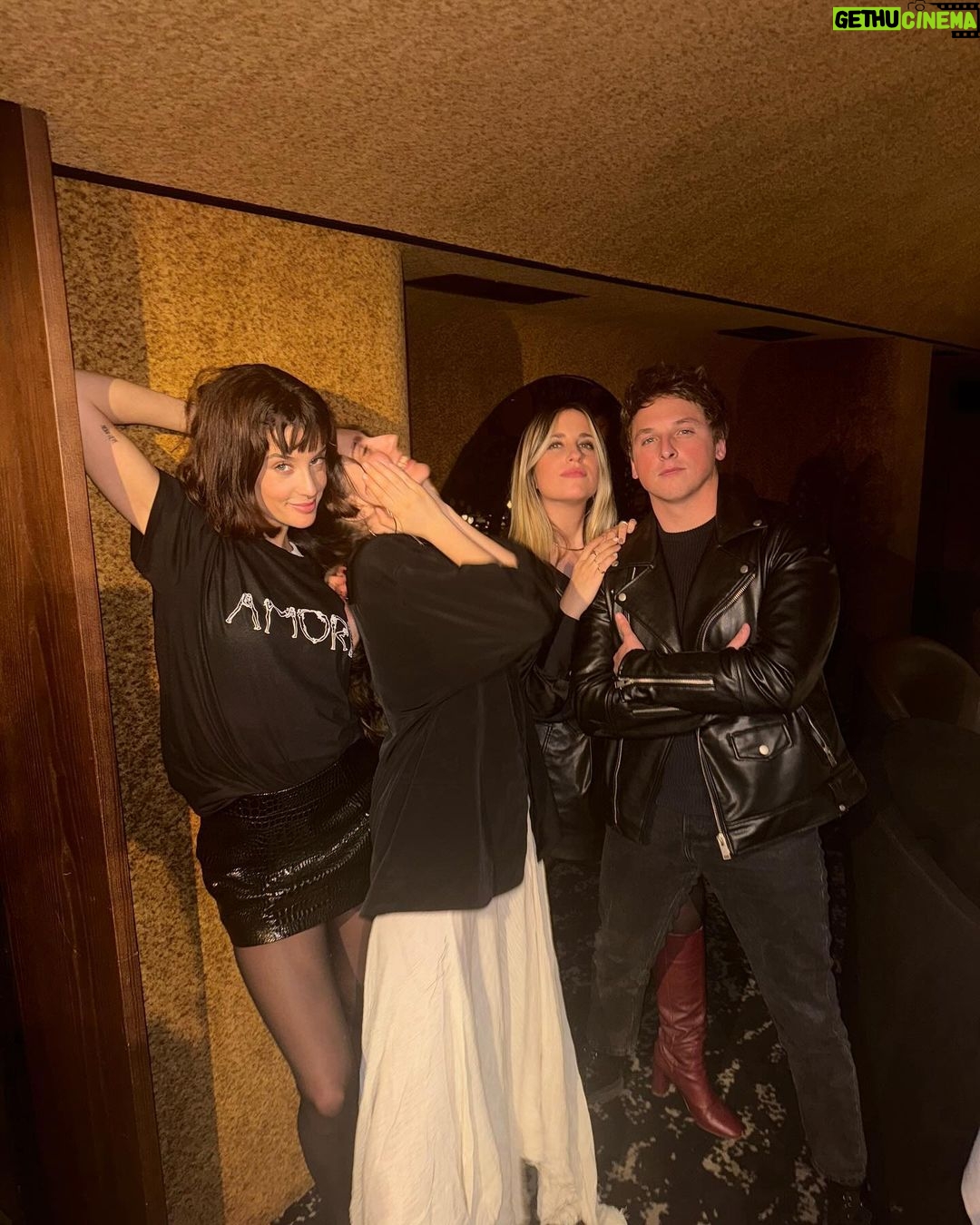 María Pedraza Instagram - me faltarían mil post para contar el día de ayer. Gracias 28🫶🏻🥲🖤🎂🪅✨✨✨✨✨ Happy Birthday to Me