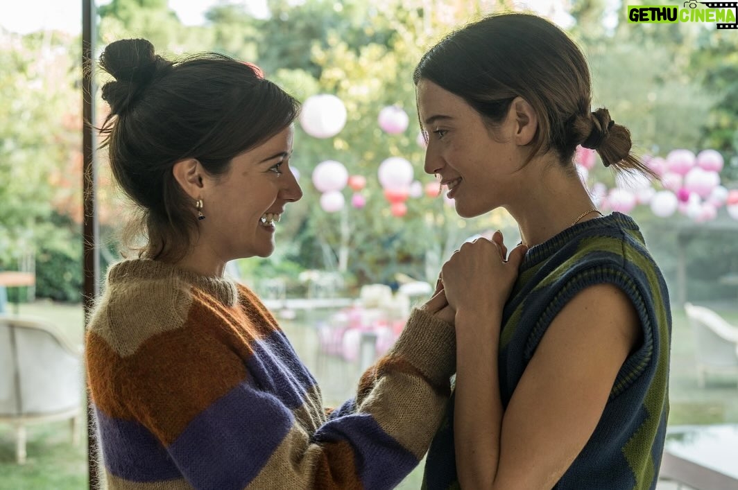 María Pedraza Instagram - hoy estrenamos #Galgos en @movistarplus para que podáis disfrutad de la familia Somarriba 🫶🏻🫶🏻🙃