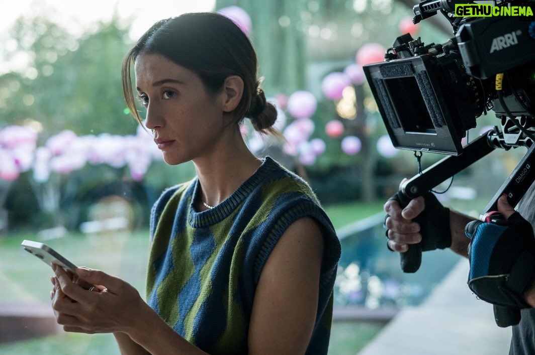 María Pedraza Instagram - hoy estrenamos #Galgos en @movistarplus para que podáis disfrutad de la familia Somarriba 🫶🏻🫶🏻🙃