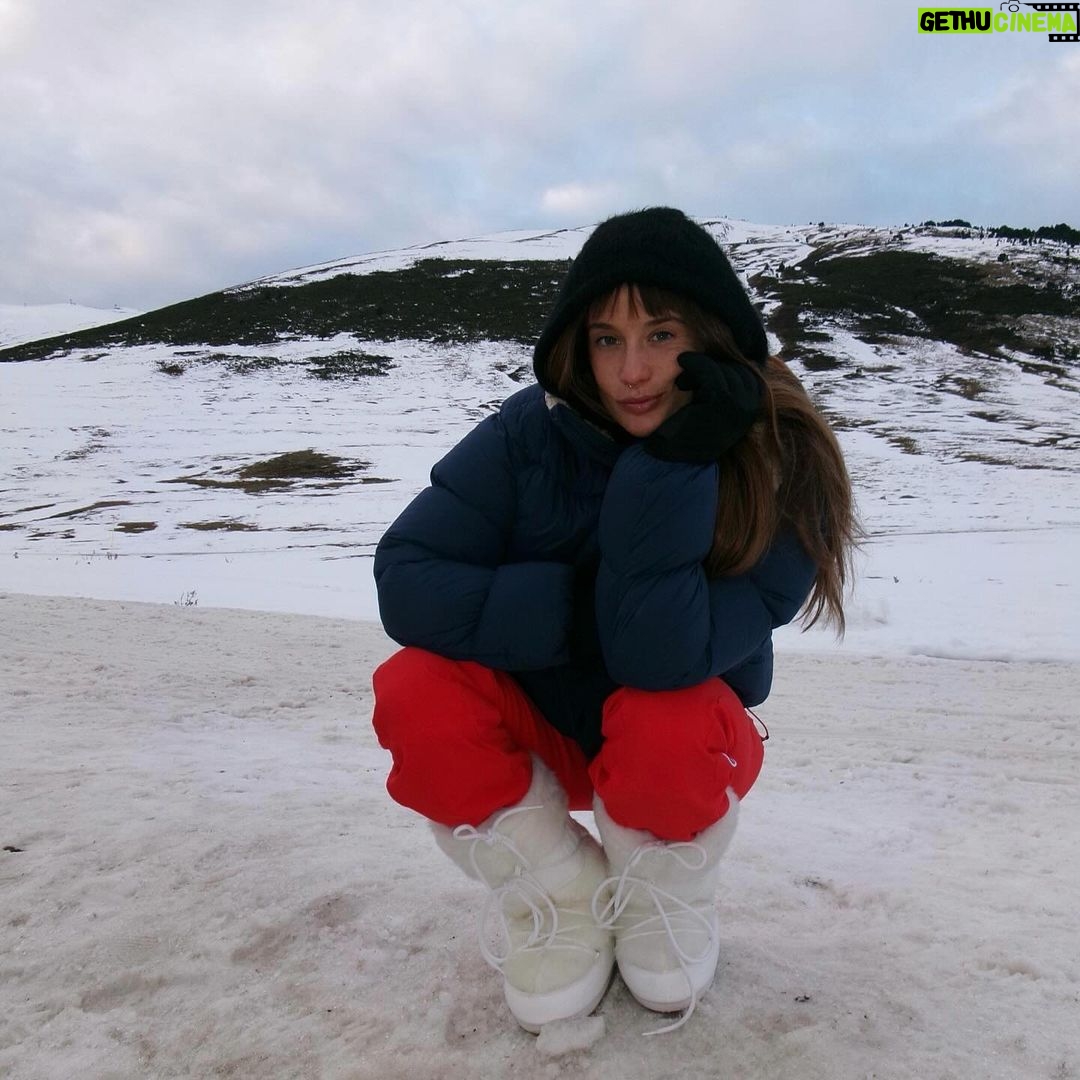 María Pedraza Instagram - snow girl Vaqueira-Beret, Cataluna, Spain