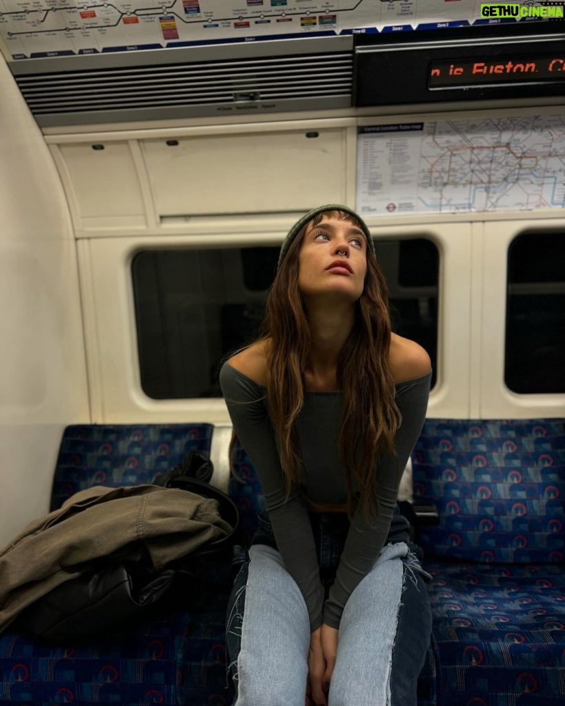 María Pedraza Instagram - lost in our bubble Londres