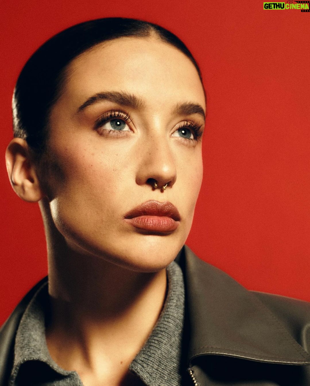 María Pedraza Instagram - el otro día con @netflixes 🖤 #AsaltoAlBancoCentral de #DanielCalparsoro is coming 🫶🏻✨✨✨