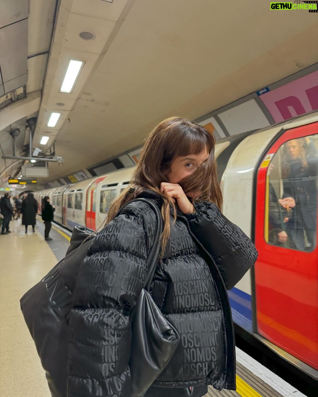 María Pedraza Instagram - tourist London, England, UK