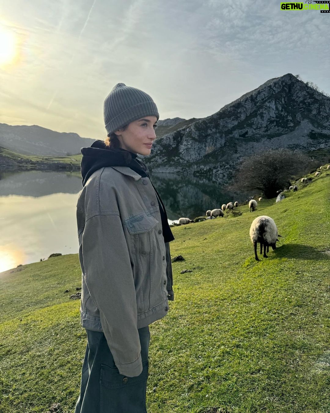 María Pedraza Instagram - ✨🚠🏔️🫶🏻🫧🐑🖤 Lagos de Covadonga