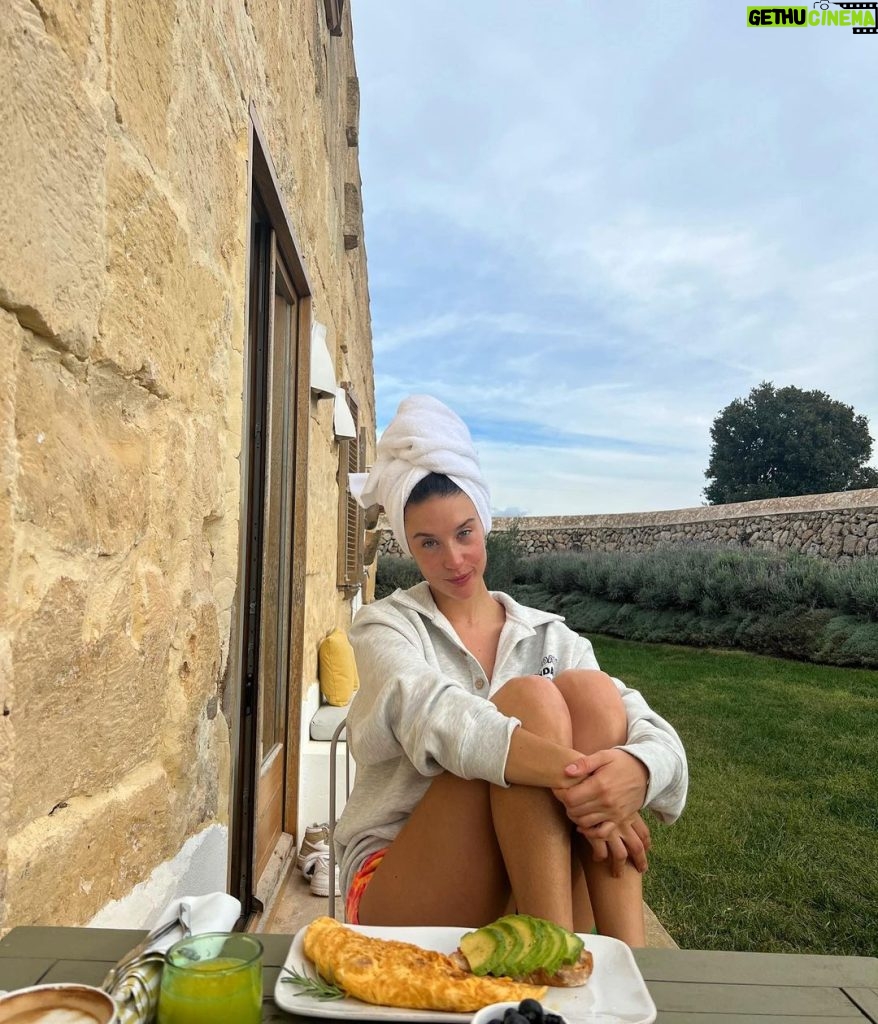 María Pedraza Instagram - @amagataymenorca 🌞🦋✨✨✨ Menorca, Islas Baleares