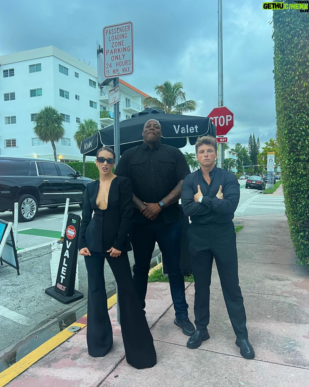 María Pedraza Instagram - once upon a time in Miami ✨🌴🌞 presentando “Awareness” 🥹🥹🥹 en @primevideoes Miami, FL, USA