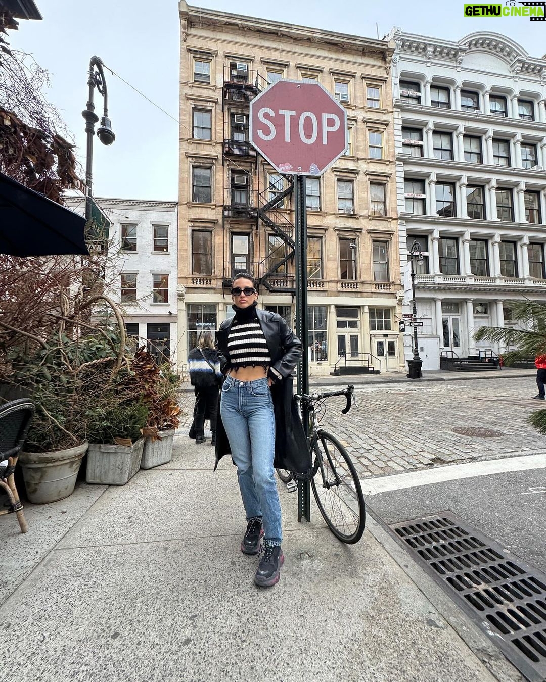 María Pedraza Instagram - ny con gente bonita 🗽🗽✨🥹🖤🍔🫶🏻 New York City, NY USA