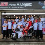 Marc Márquez Instagram – Luces, cámara… y mañana empieza la acción! 🎬✊🏼

#MM93 #QatarGP Losail International Circuit