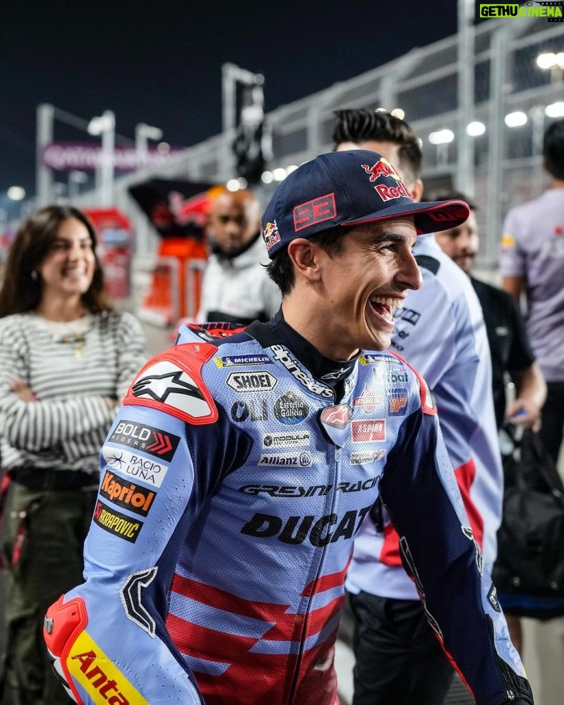 Marc Márquez Instagram - Luces, cámara… y mañana empieza la acción! 🎬✊🏼 #MM93 #QatarGP Losail International Circuit