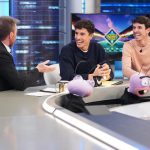 Marc Márquez Instagram - Hoy han venido a divertirse a El Hormiguero, ¡@alexmarquez73 y @marcmarquez93! #pilotos #hermanos #motogp #marcmarquez #alexmarquez #campeones #elhormiguero #MárquezEH