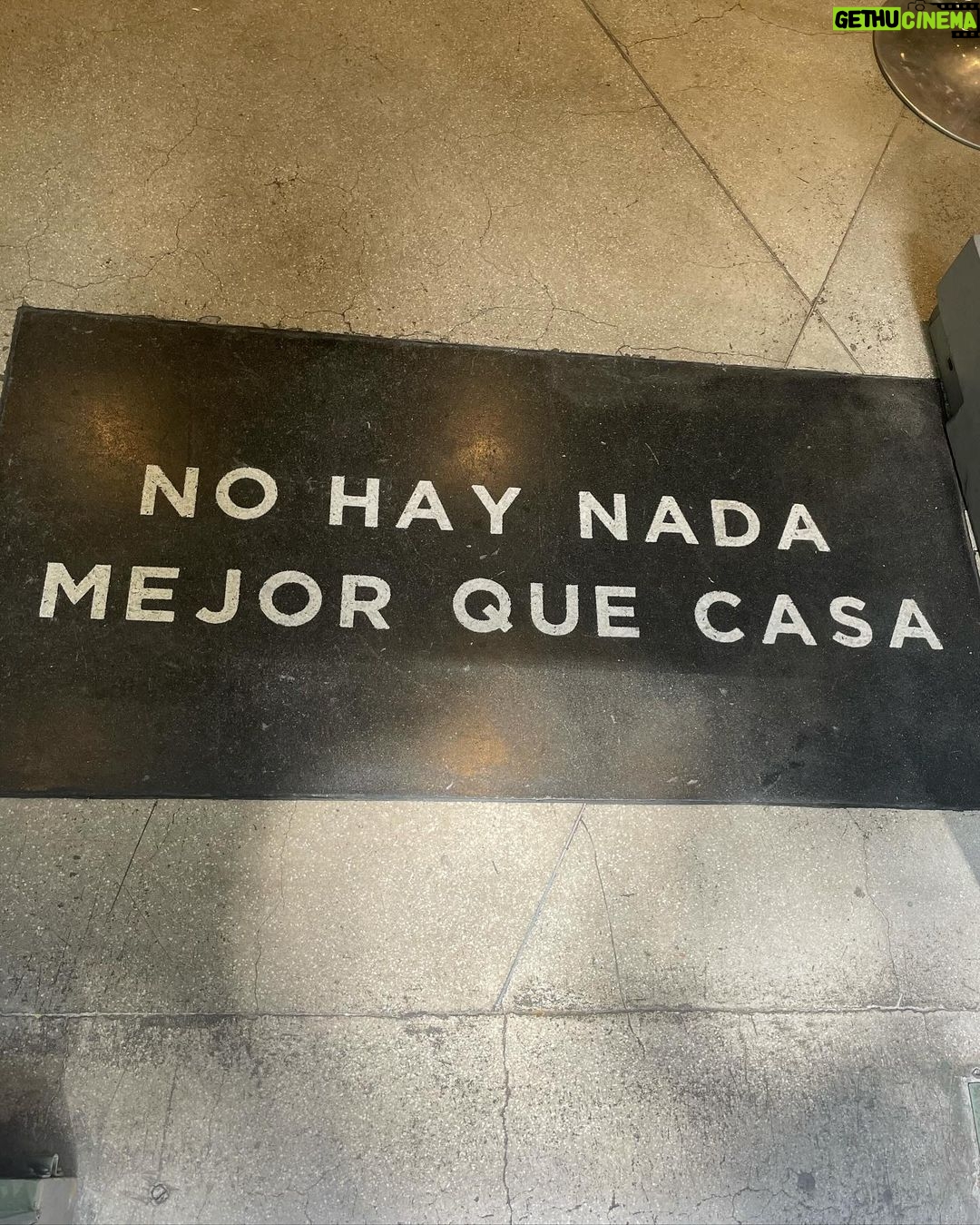 Marcela Kloosterboer Instagram - Un poco de diciembre…. 🩵💋