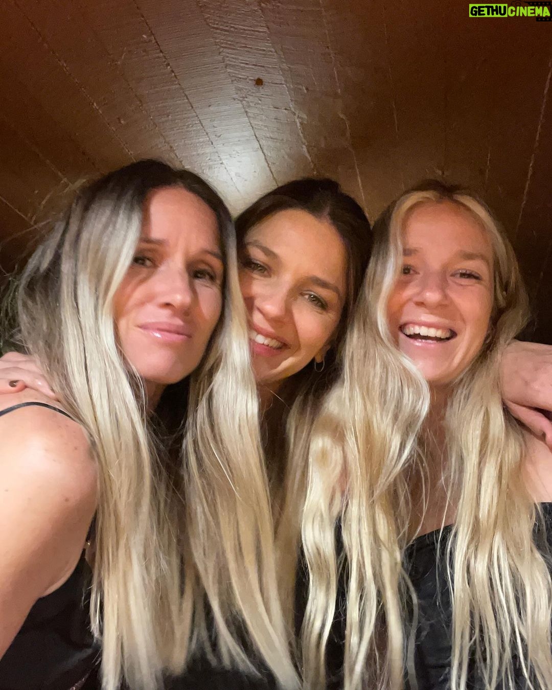Marcela Kloosterboer Instagram - Fin de semana 😮💨🌳☘️😵💫💜