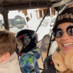 Marcela Kloosterboer Instagram - Primer día de ski! Y primera vez esquiando para Juana y Otto! Arrancó difícil pero terminó muy bien 😅🥰💪🏼⛷️❄️ Gracias @cerro_chapelco por tantos años de diversión! Ahora con nuestros hijos, un sueño cumplido 🙌🏻 1. Con juana en la alfombra mágica. 2. Fer enseñándole a Otto que a la segunda bajada ya se quería tirar solo! 3. El ice bar natural de corona! 4. La llegada a @elrefugioskilodge 5. Otto comiendo nieve 6. El paraíso donde estamos 7. Otto y su mamá 😎 8. Hoy 9. La vista desde nuestra cabaña y la nevada 10. Foto x Juana 🤩