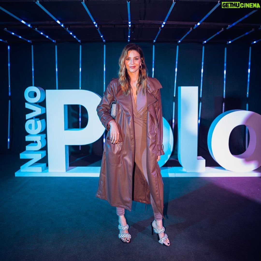 Marcela Kloosterboer Instagram - Anoche VW Argentina presentó el #NuevoPolo y se trata de un diseño que lo tiene todo! Tecnología, diseño y confort! Qué más pedir? Gran noche llena de sorpresas coronando con un mega show de @nicki.nicole #VWArgentina #NuevoPolo @vwargentina —————— Mi look a cargo de @anitakorman & @bymillie.bressi @mija_ba ❤️🔥 Zapatos @mono.fuk Make up @mickynazar @frumboliestudio Pelo @nacholopezfagalde 🔥