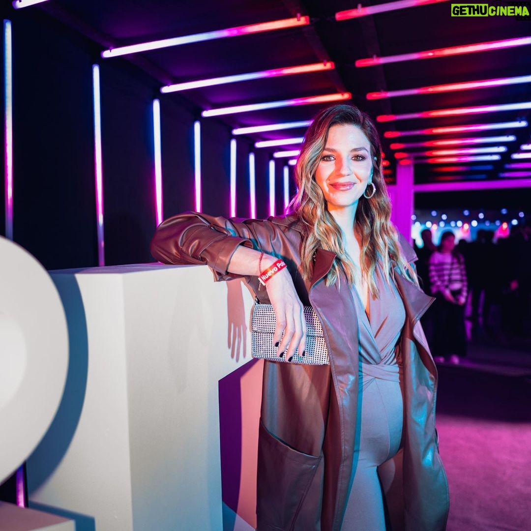 Marcela Kloosterboer Instagram - Anoche VW Argentina presentó el #NuevoPolo y se trata de un diseño que lo tiene todo! Tecnología, diseño y confort! Qué más pedir? Gran noche llena de sorpresas coronando con un mega show de @nicki.nicole #VWArgentina #NuevoPolo @vwargentina —————— Mi look a cargo de @anitakorman & @bymillie.bressi @mija_ba ❤️🔥 Zapatos @mono.fuk Make up @mickynazar @frumboliestudio Pelo @nacholopezfagalde 🔥